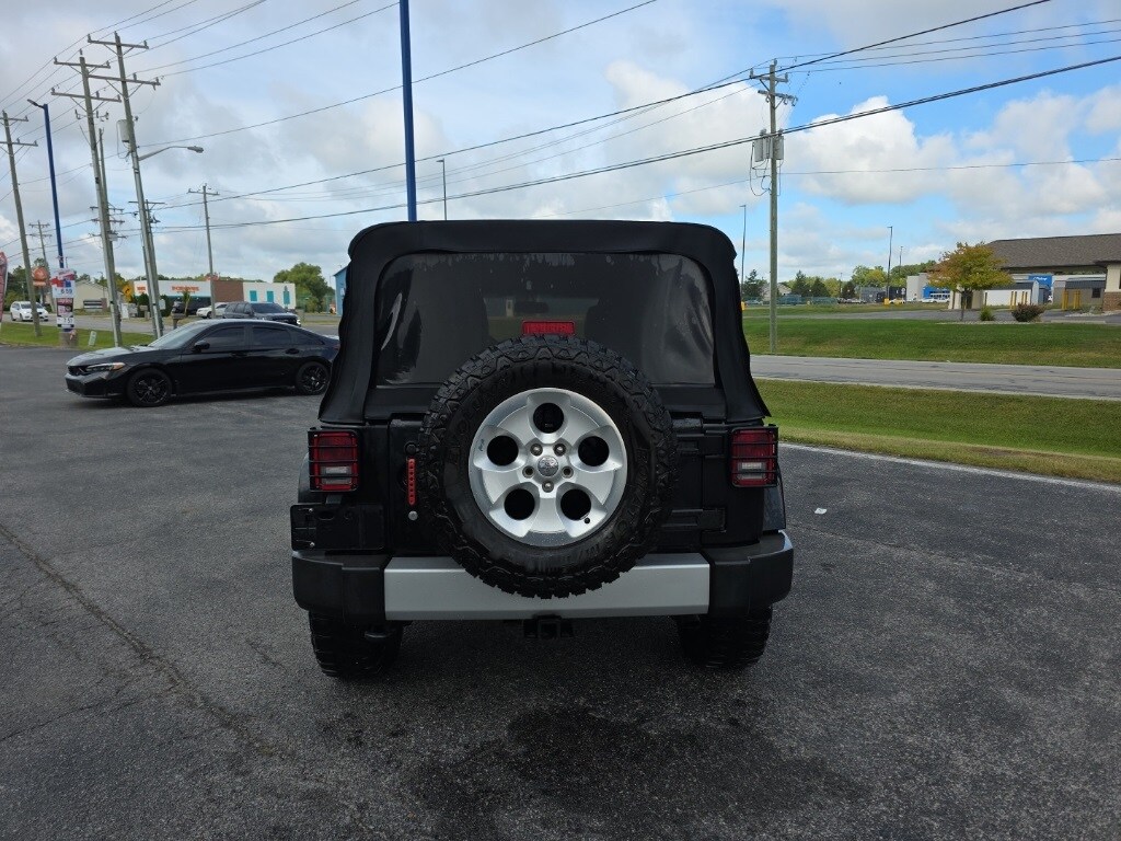 2013 Jeep Wrangler Unlimited Sahara photo 4