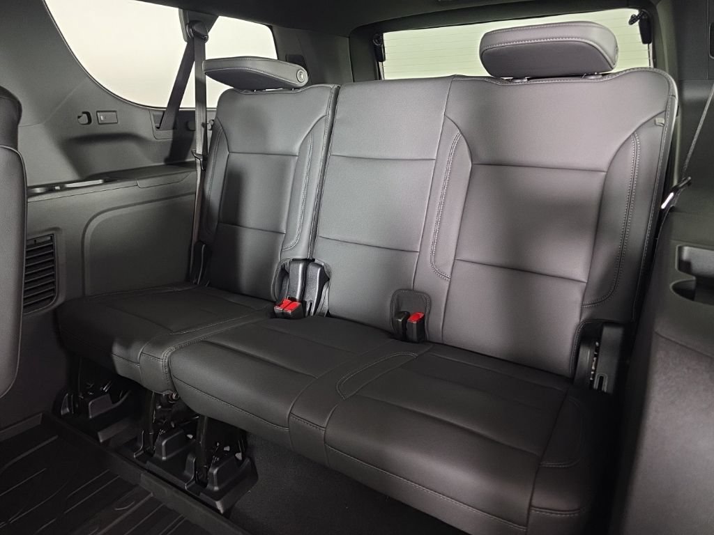 2026 Chevrolet Suburban LT - Photo 27