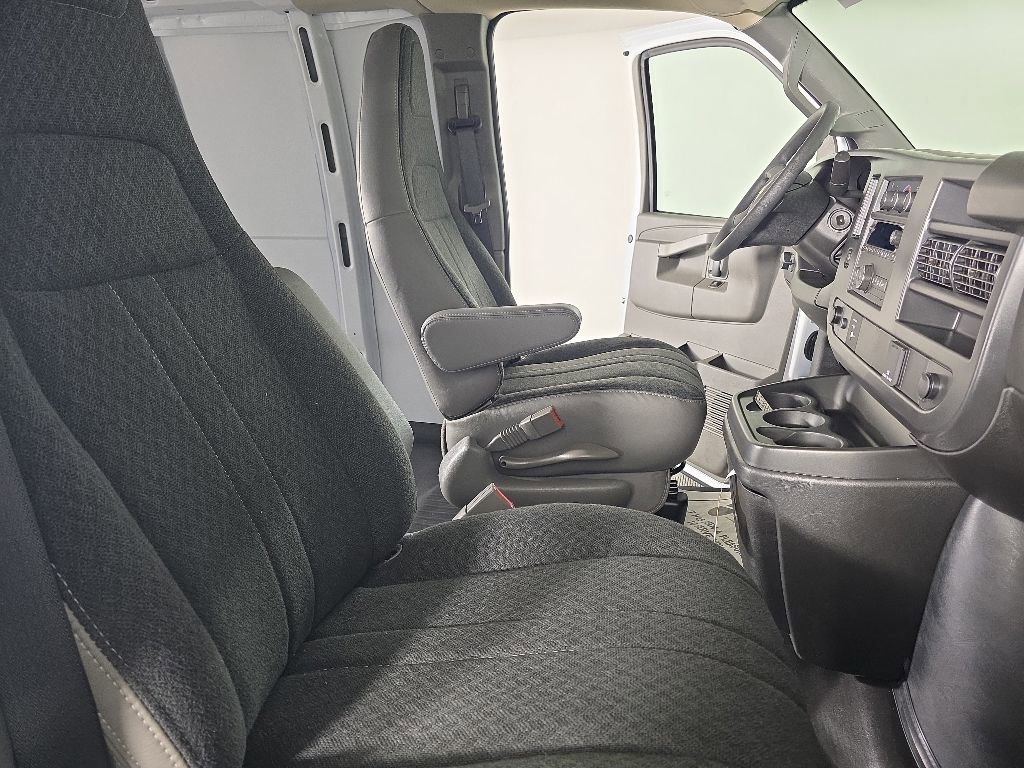 2026 Chevrolet Express Cargo Work Van - Photo 30