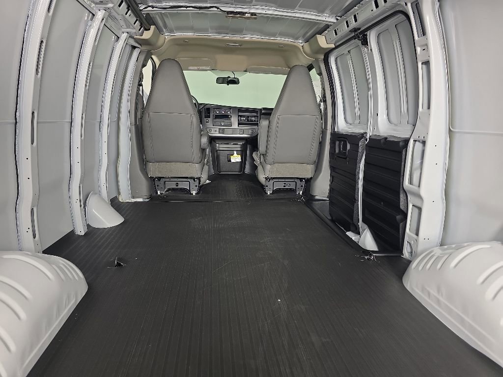 2026 Chevrolet Express Cargo Work Van - Photo 25