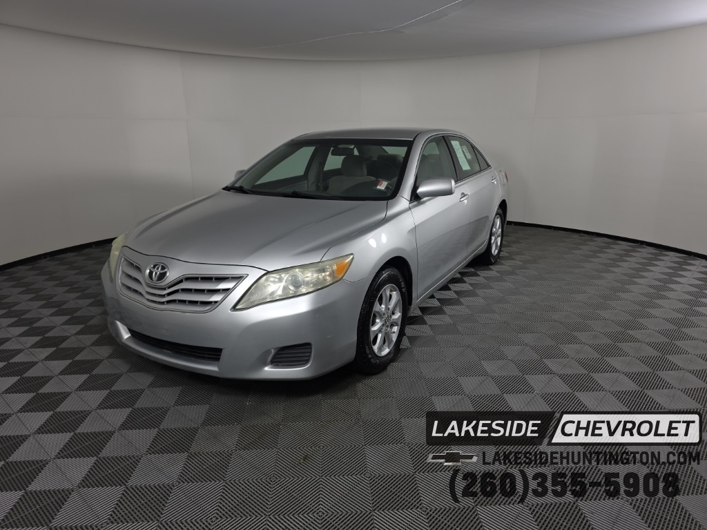 2011 Toyota Camry LE's photo