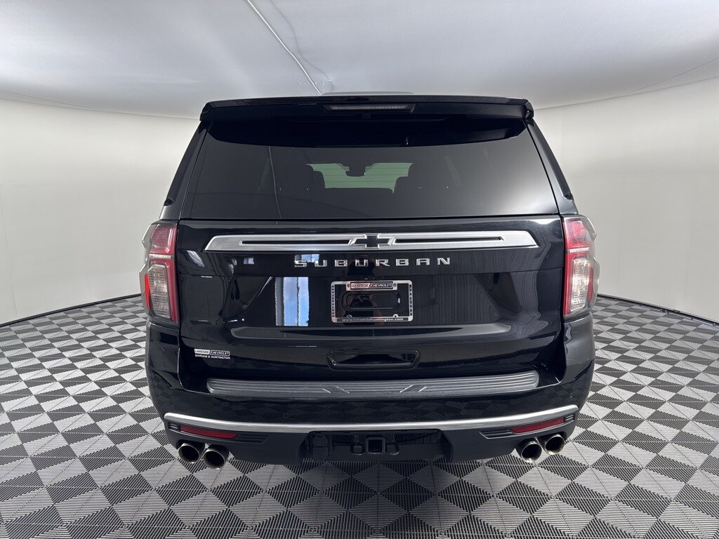 2023 Chevrolet Suburban High Country photo 3
