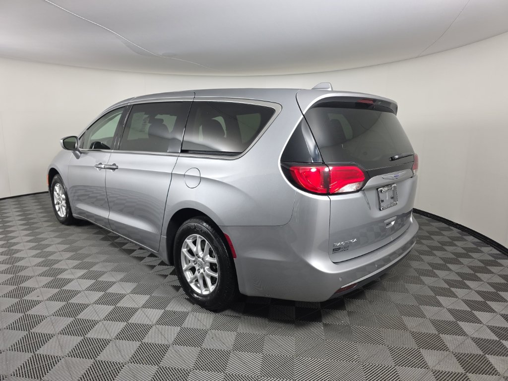 Used 2020 Chrysler Pacifica Touring Minivan/Van