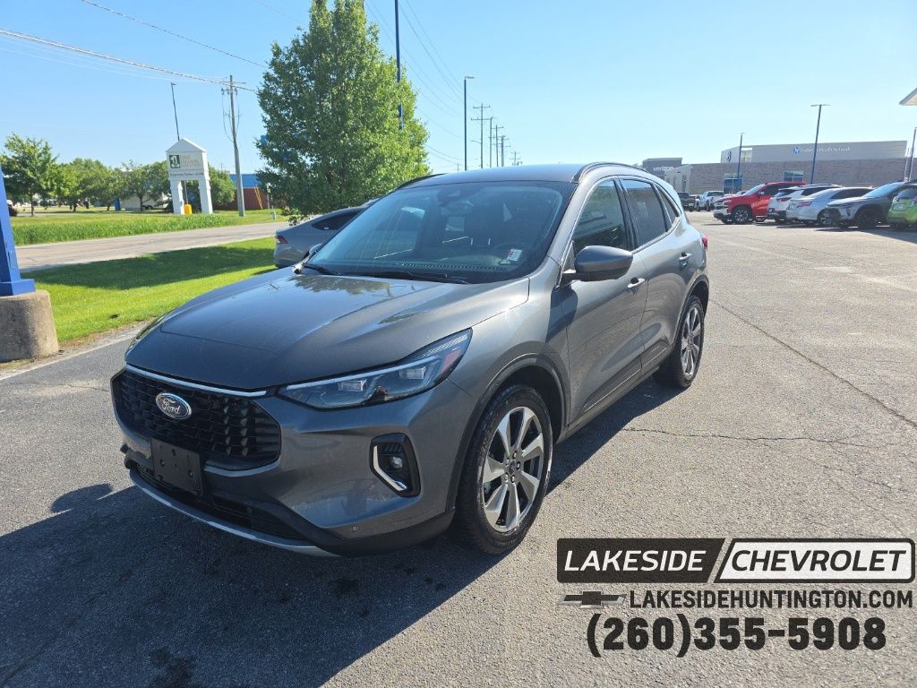 2023 Ford Escape Platinum AWD's photo