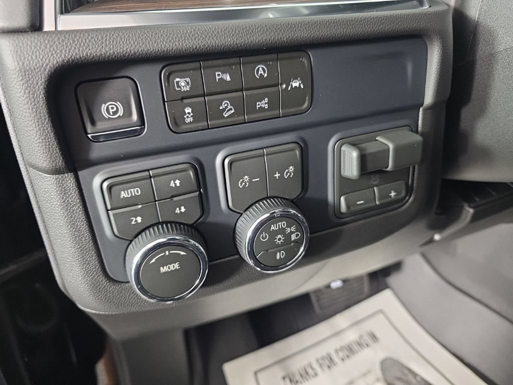 2026 Chevrolet Suburban LT - Photo 14
