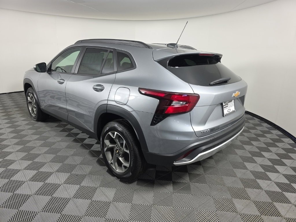 New 2025 Chevrolet Trax LT SUV