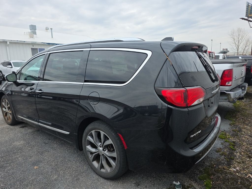 Used 2017 Chrysler Pacifica Limited Minivan/Van