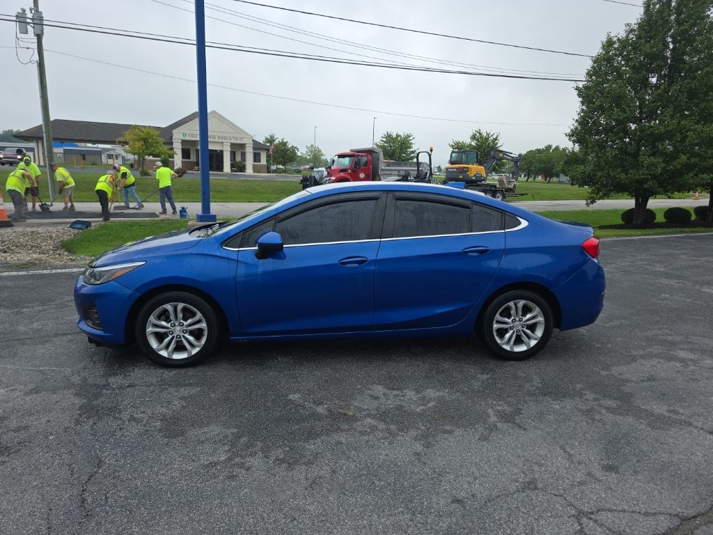 Used 2019 Chevrolet Cruze LT with VIN 1G1BE5SM6K7137339 for sale in Huntington, IN