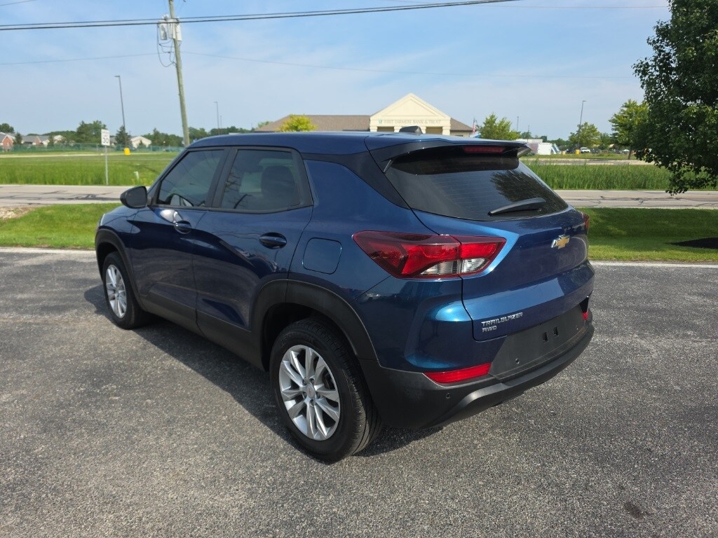 2021 Chevrolet Trailblazer LS photo 3