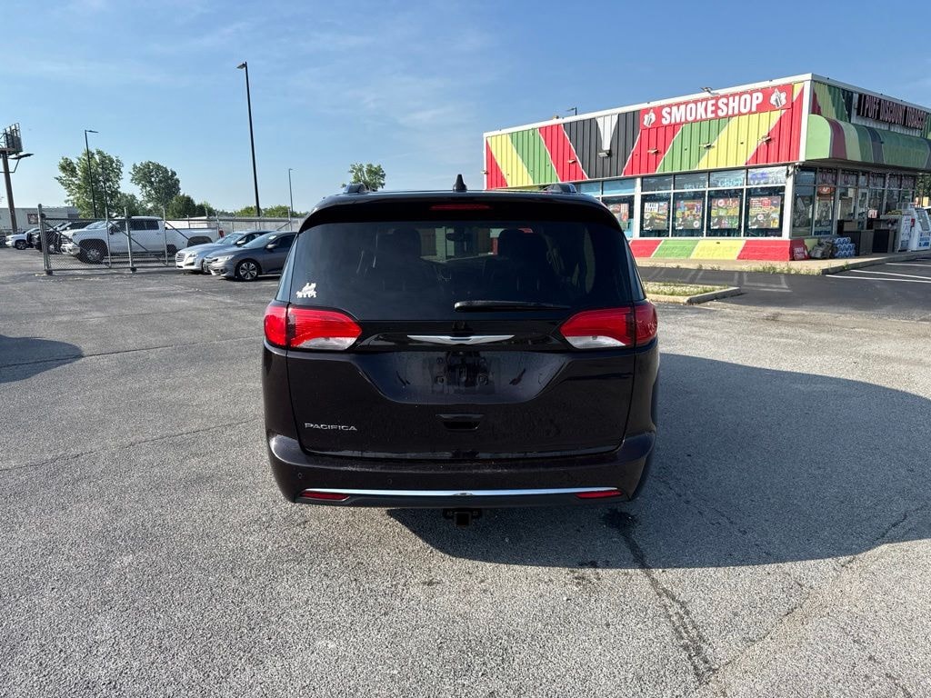 Used 2018 Chrysler Pacifica Touring L Plus Minivan/Van
