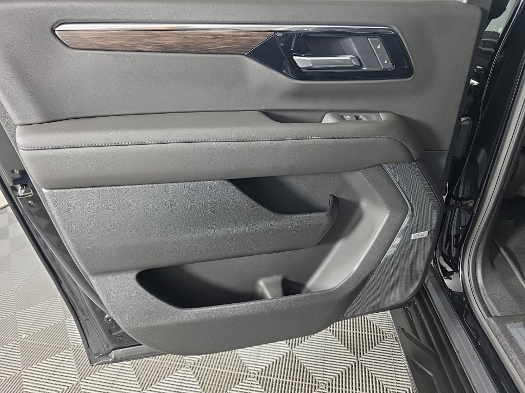 2026 Chevrolet Suburban LT - Photo 25