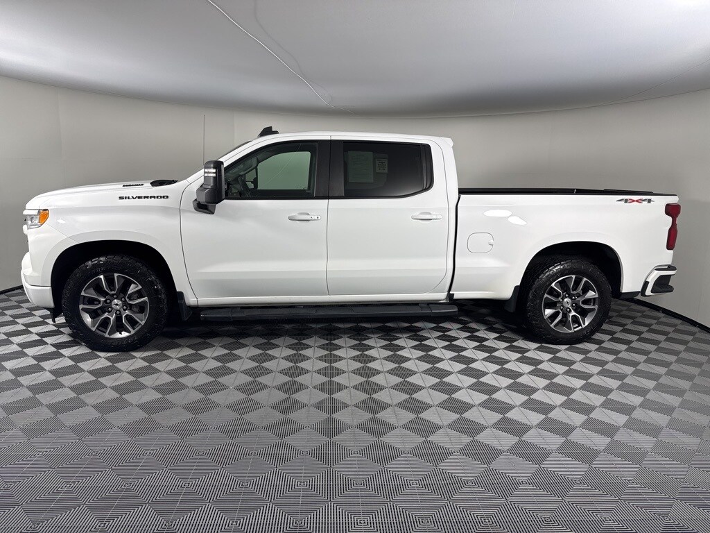2022 Chevrolet Silverado 1500 RST photo 2
