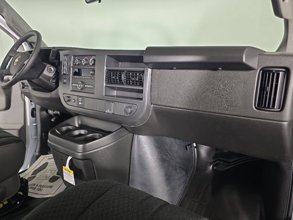 2026 Chevrolet Express Cargo Work Van - Photo 31