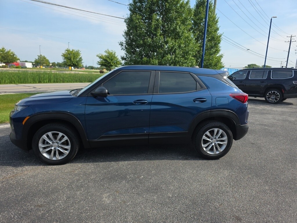 2021 Chevrolet Trailblazer LS photo 2