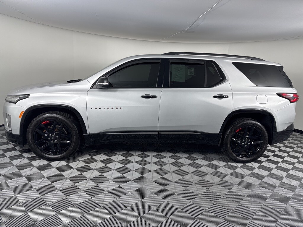 2022 Chevrolet Traverse Premier photo 2