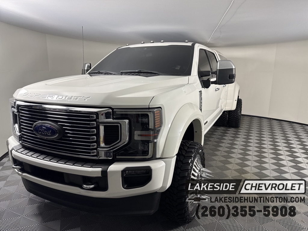 2022 Ford F-450 Super Duty Platinum's photo