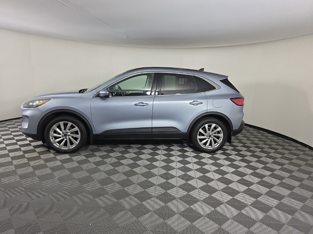 2022 Ford Escape Hybrid Titanium photo 2