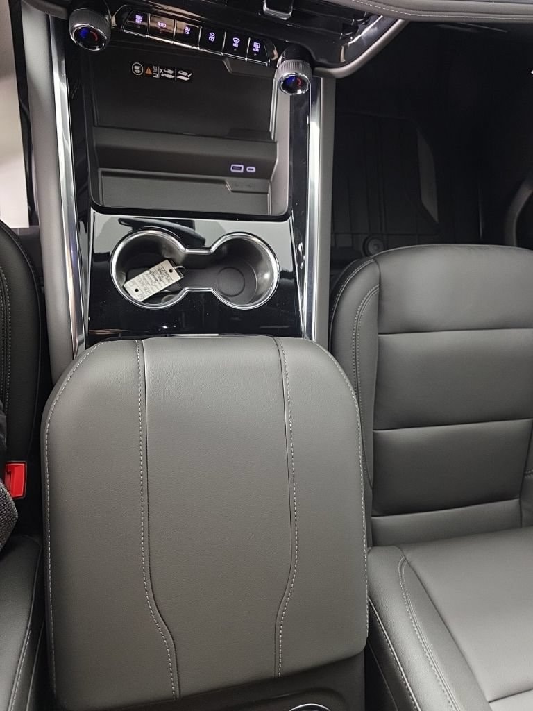 2026 Chevrolet Suburban LT - Photo 21