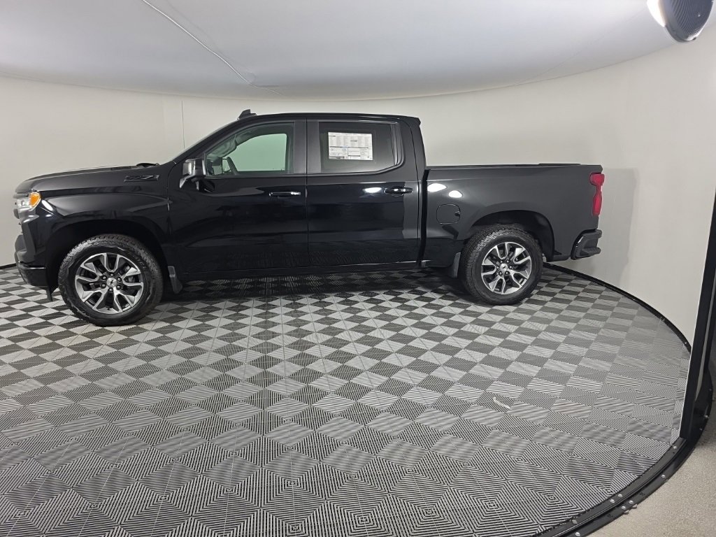 2025 Chevrolet Silverado 1500 RST photo 2