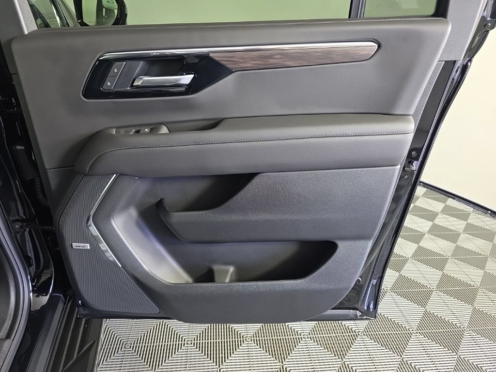 2026 Chevrolet Suburban LT - Photo 32