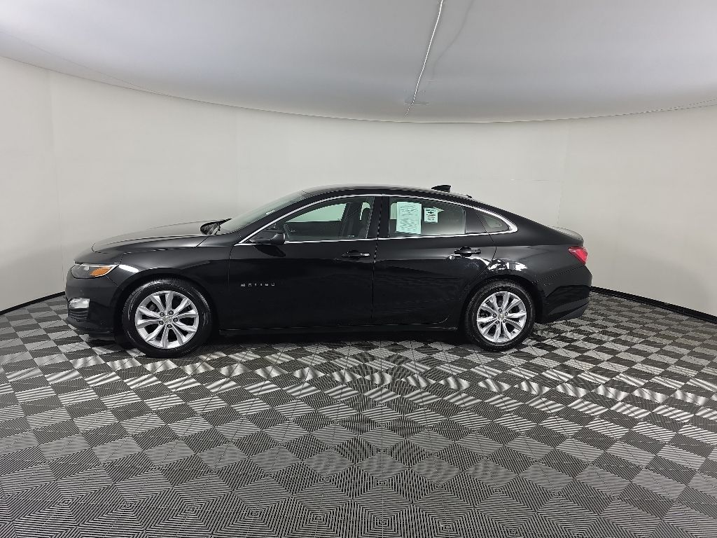 Used 2019 Chevrolet Malibu 1LT with VIN 1G1ZD5ST8KF194995 for sale in Huntington, IN