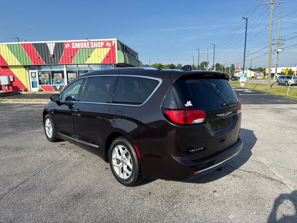 Used 2018 Chrysler Pacifica Touring L Plus Minivan/Van