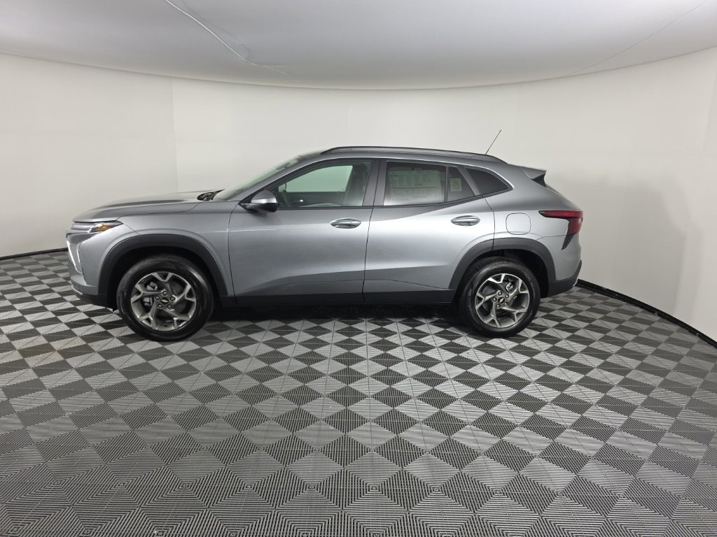 New 2025 Chevrolet Trax LT SUV