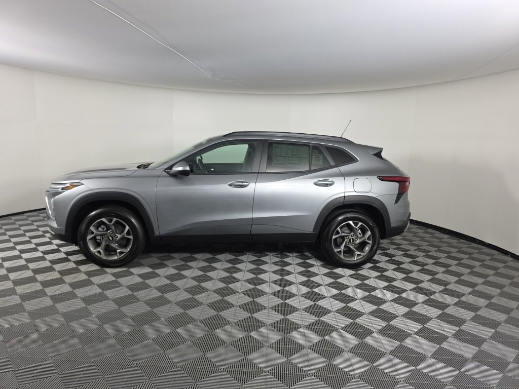 2026 Chevrolet Trax LT photo 2