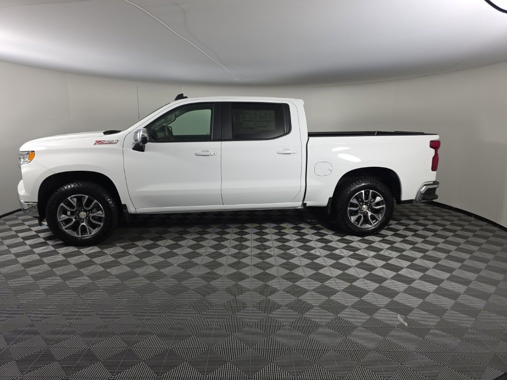 2025 Chevrolet Silverado 1500 LT photo 2