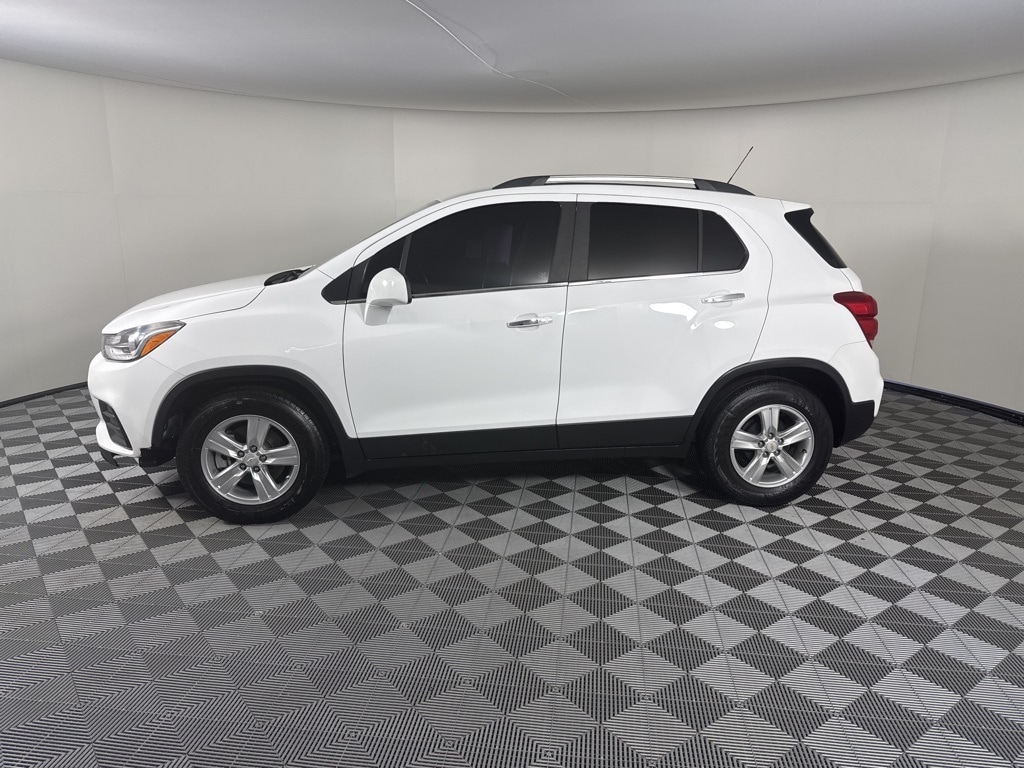 Used 2020 Chevrolet Trax LT with VIN KL7CJLSB6LB062597 for sale in Huntington, IN