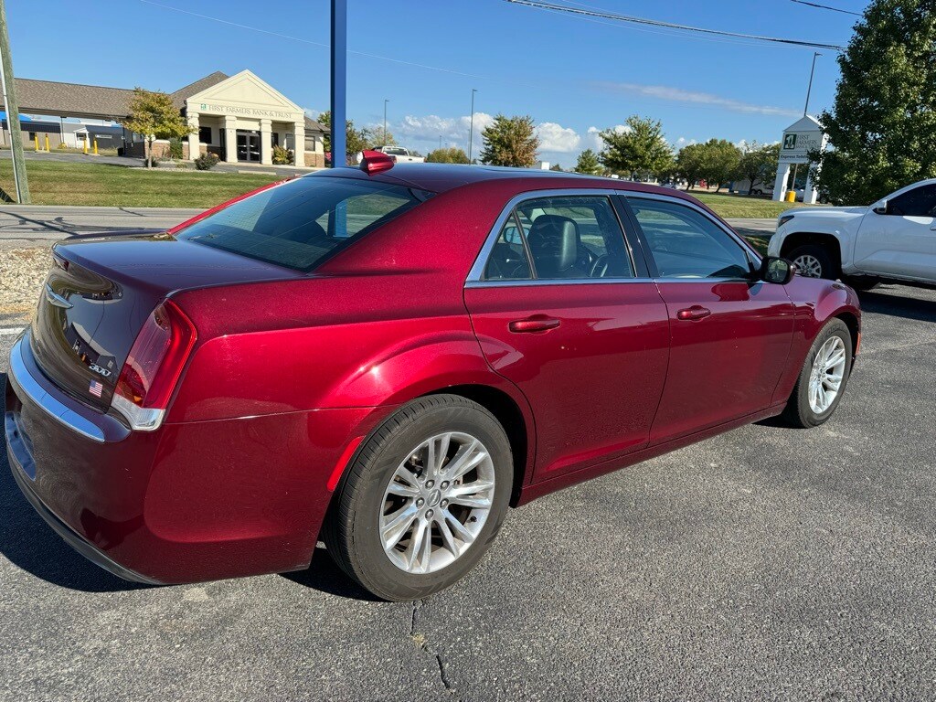2017 Chrysler 300 Limited photo 4