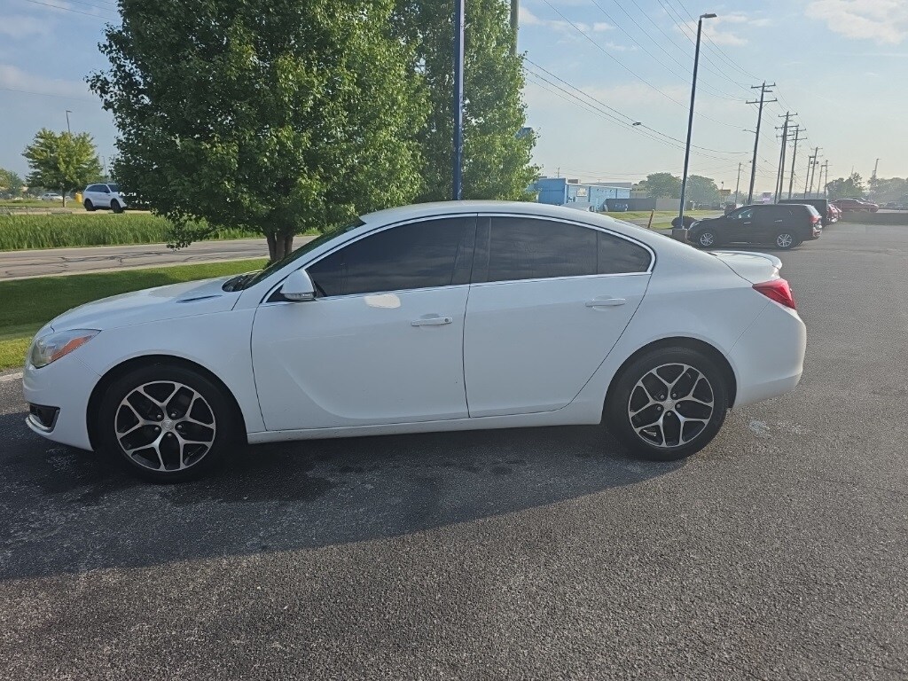 Used 2017 Buick Regal Sport Touring with VIN 2G4GL5EX6H9109388 for sale in Huntington, IN