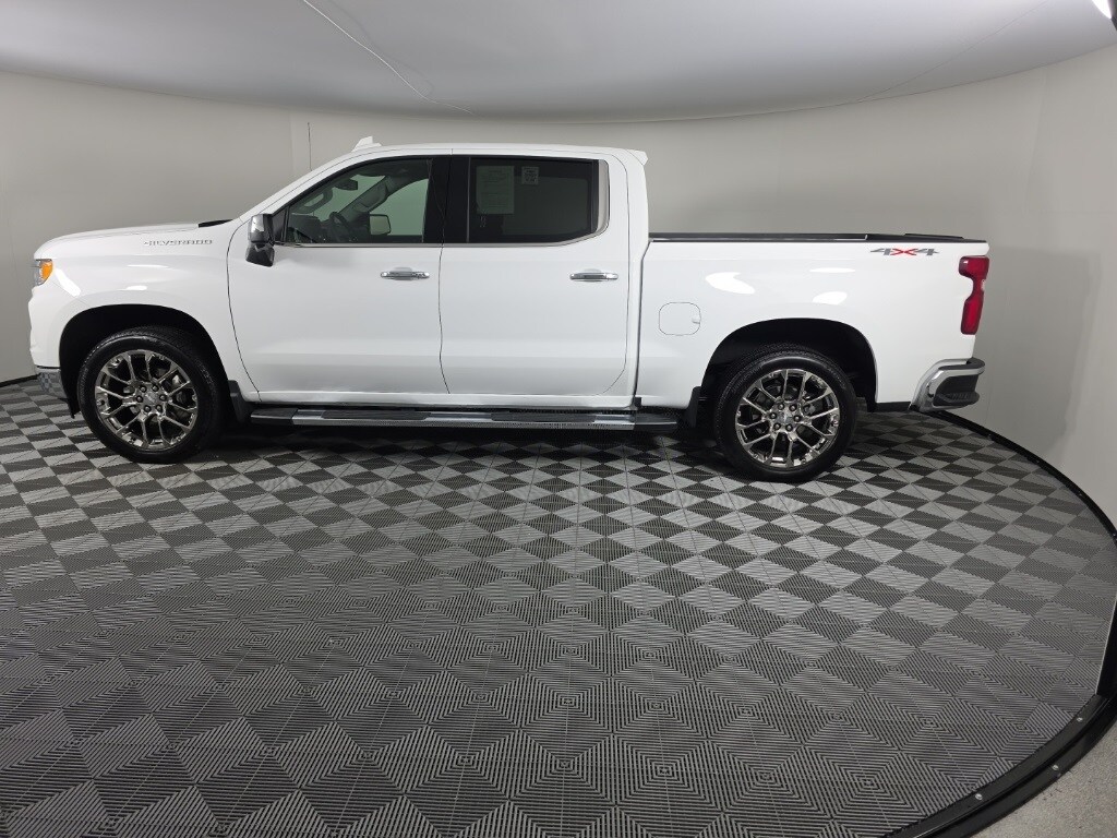2025 Chevrolet Silverado 1500 LTZ photo 2
