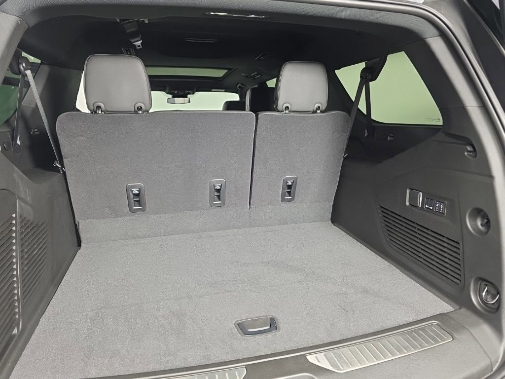 2025 Chevrolet Suburban Premier - Photo 37