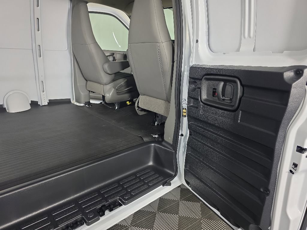 2026 Chevrolet Express Cargo Work Van - Photo 27