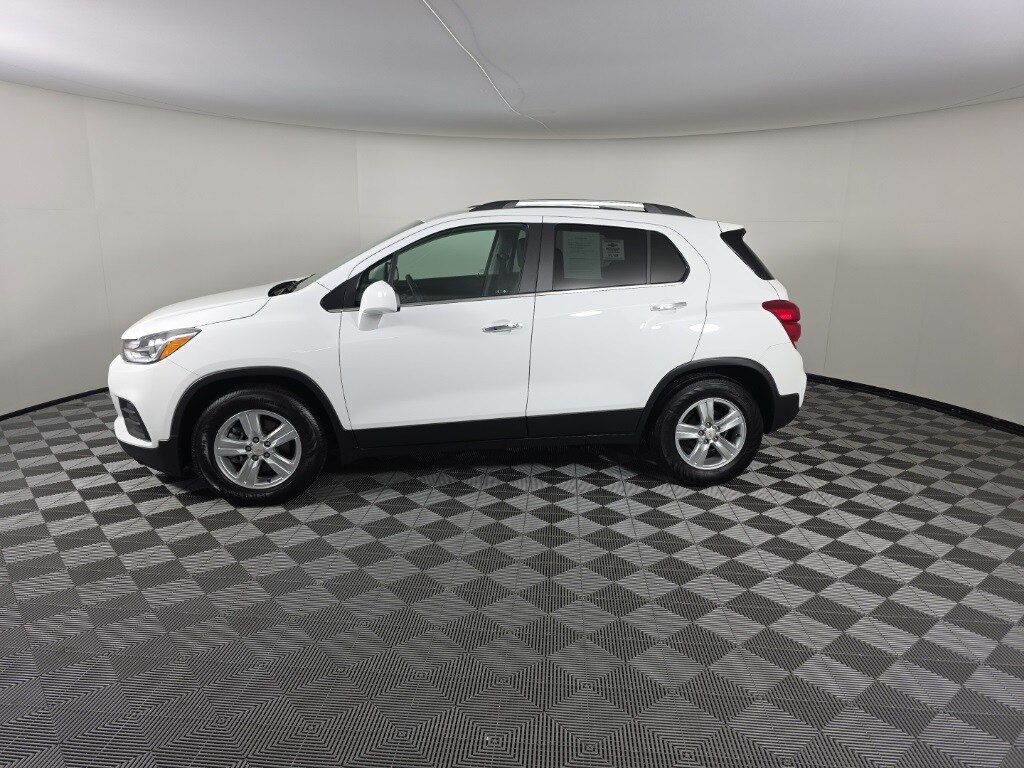 2019 Chevrolet Trax LT photo 2