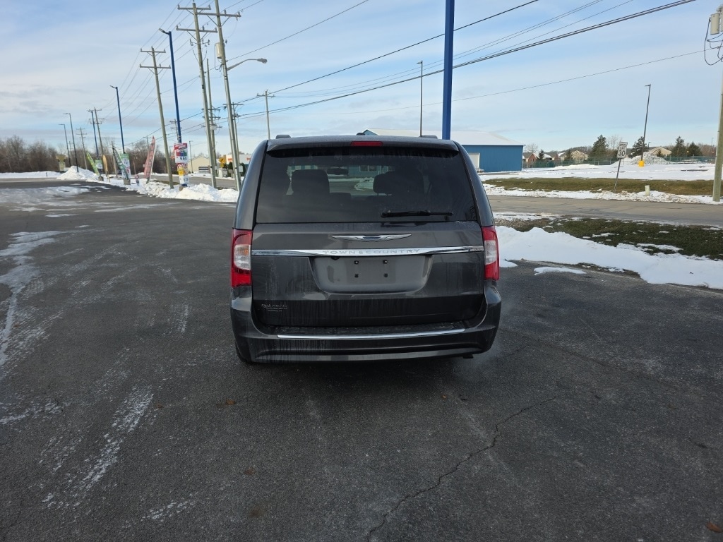 Used 2015 Chrysler Town & Country Touring Minivan/Van