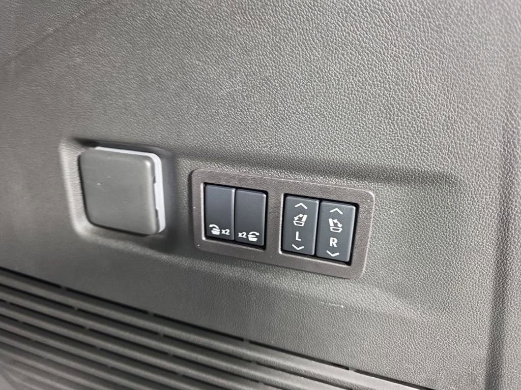 2025 Chevrolet Suburban Premier - Photo 38