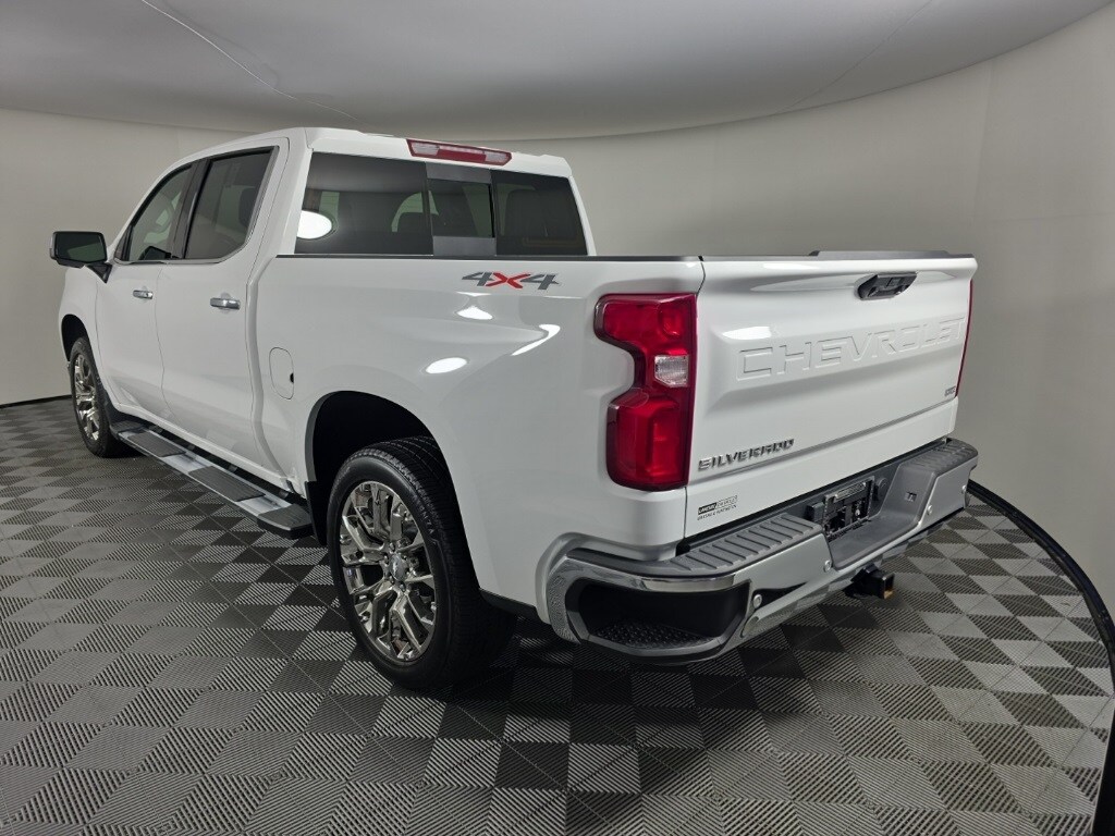 2025 Chevrolet Silverado 1500 LTZ photo 3