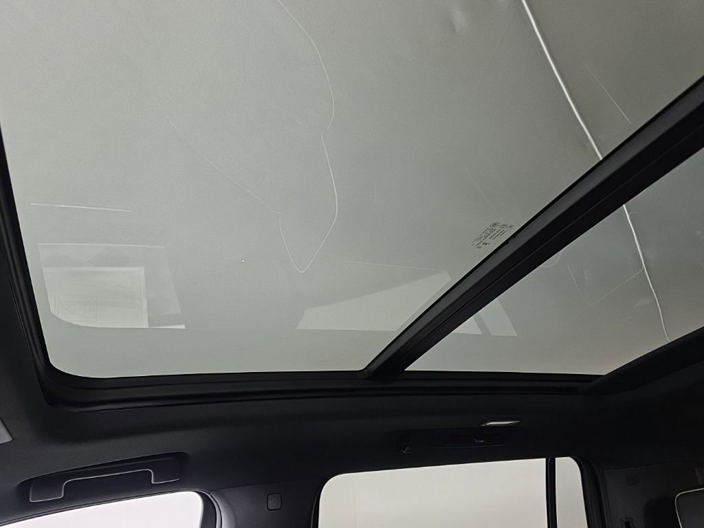 2025 Chevrolet Suburban Premier - Photo 29