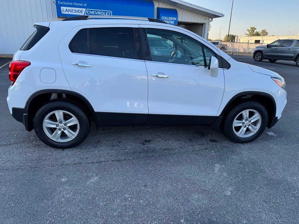 2017 Chevrolet Trax LT photo 2