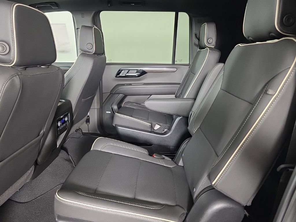 2025 Chevrolet Suburban Premier - Photo 32