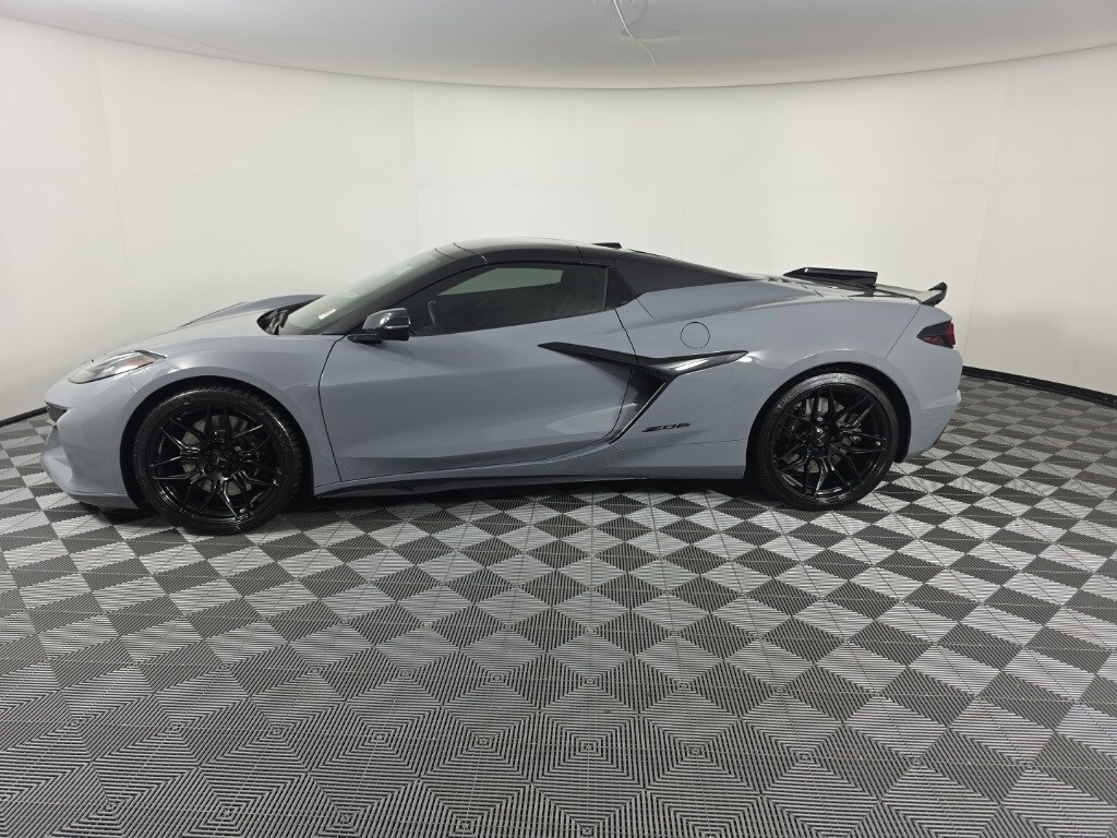 2024 Chevrolet Corvette Z06 3LZ photo 2