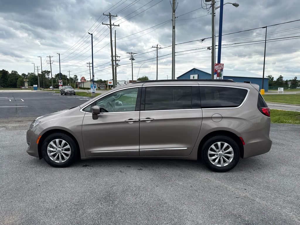 Used 2017 Chrysler Pacifica Touring-L with VIN 2C4RC1BGXHR729199 for sale in Huntington, IN