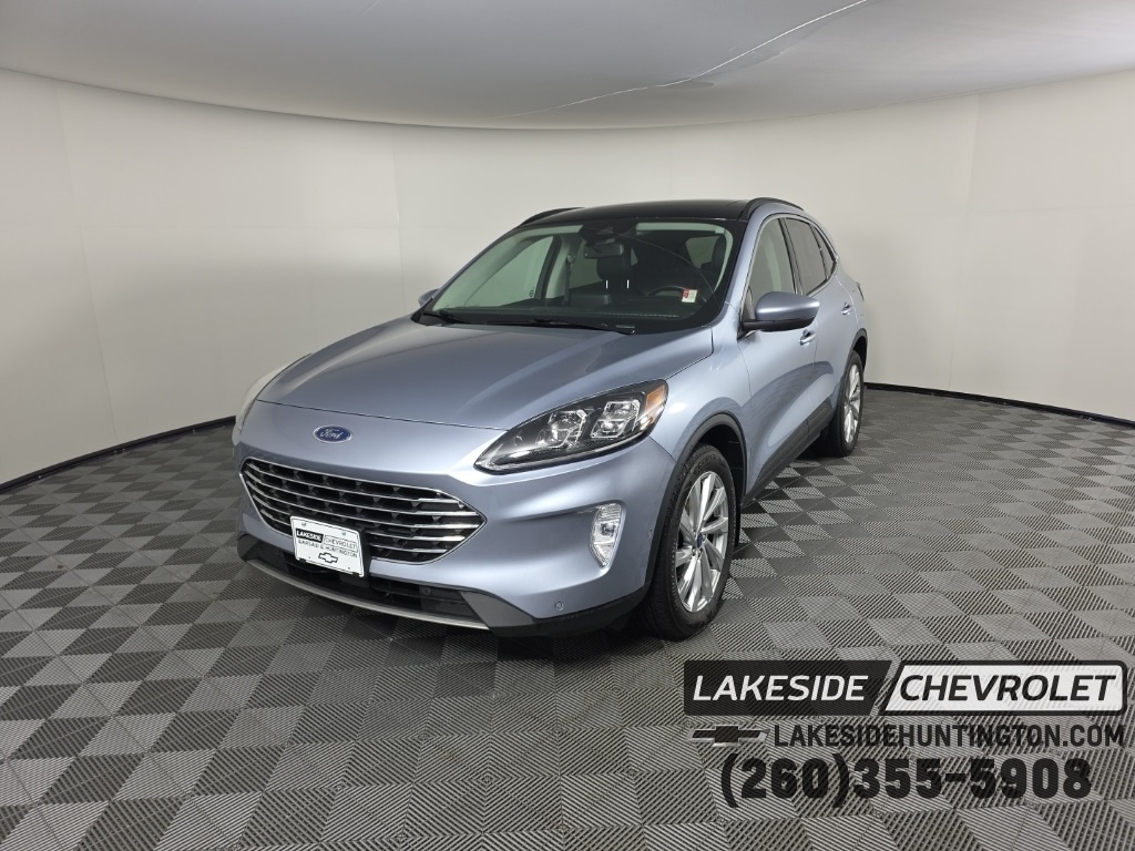 2022 Ford Escape Titanium's photo