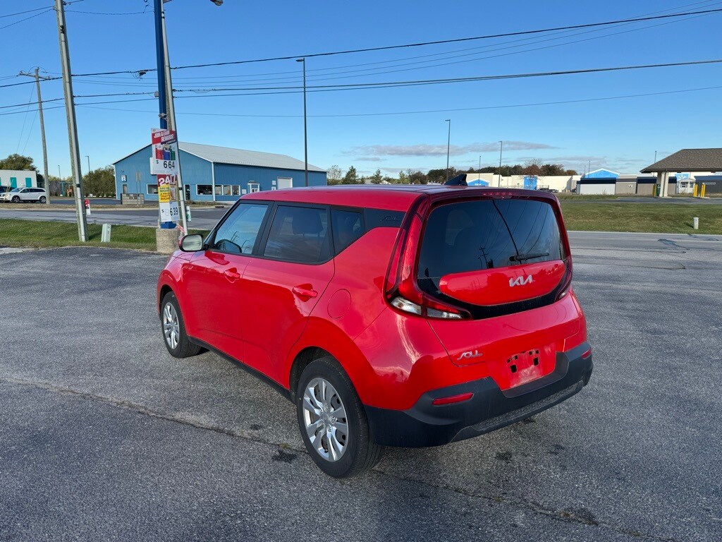 2022 Kia Soul LX photo 2