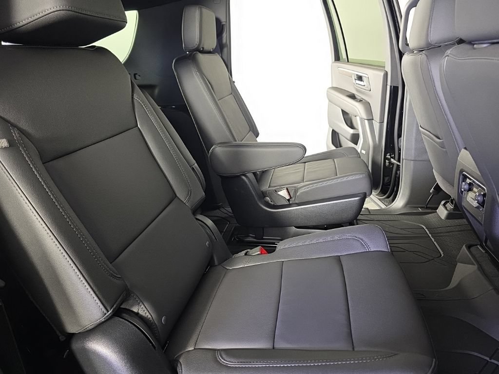 2026 Chevrolet Suburban LT - Photo 33