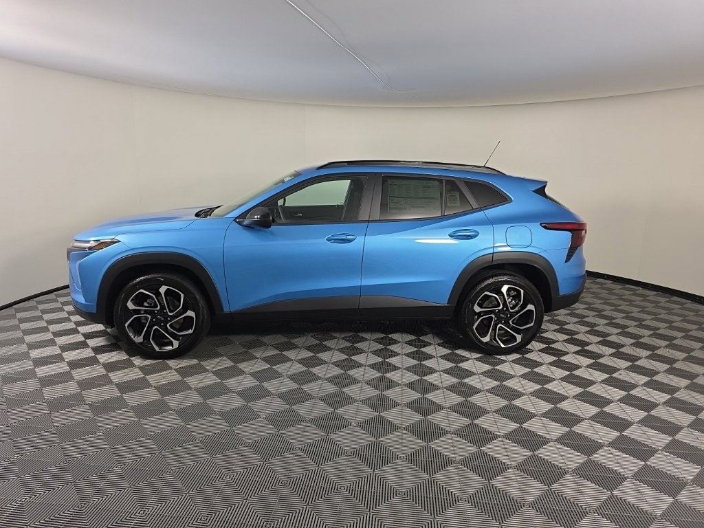 2025 Chevrolet Trax photo 2