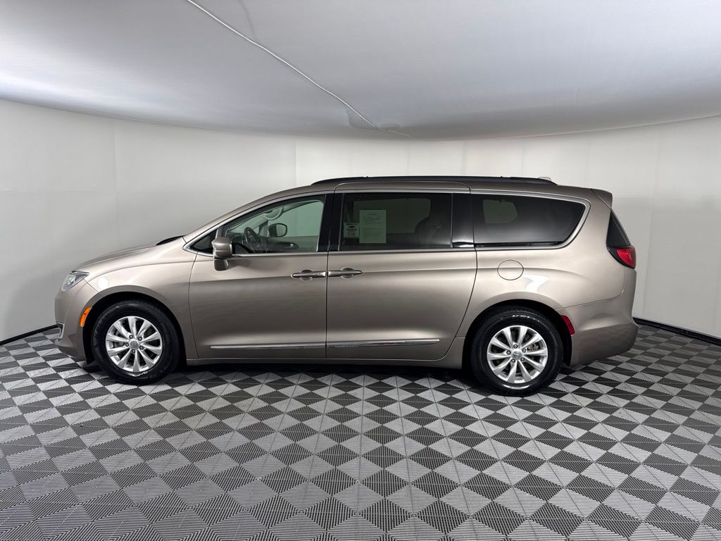 Used 2017 Chrysler Pacifica Touring-L with VIN 2C4RC1BGXHR729199 for sale in Huntington, IN