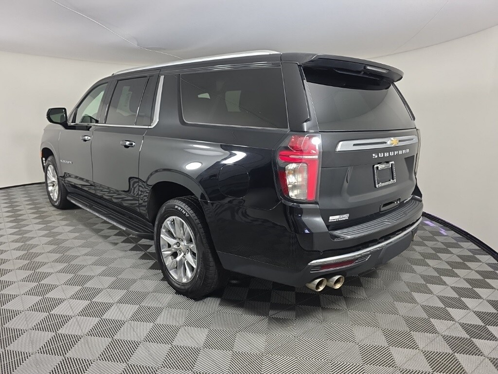 2024 Chevrolet Suburban Premier photo 3